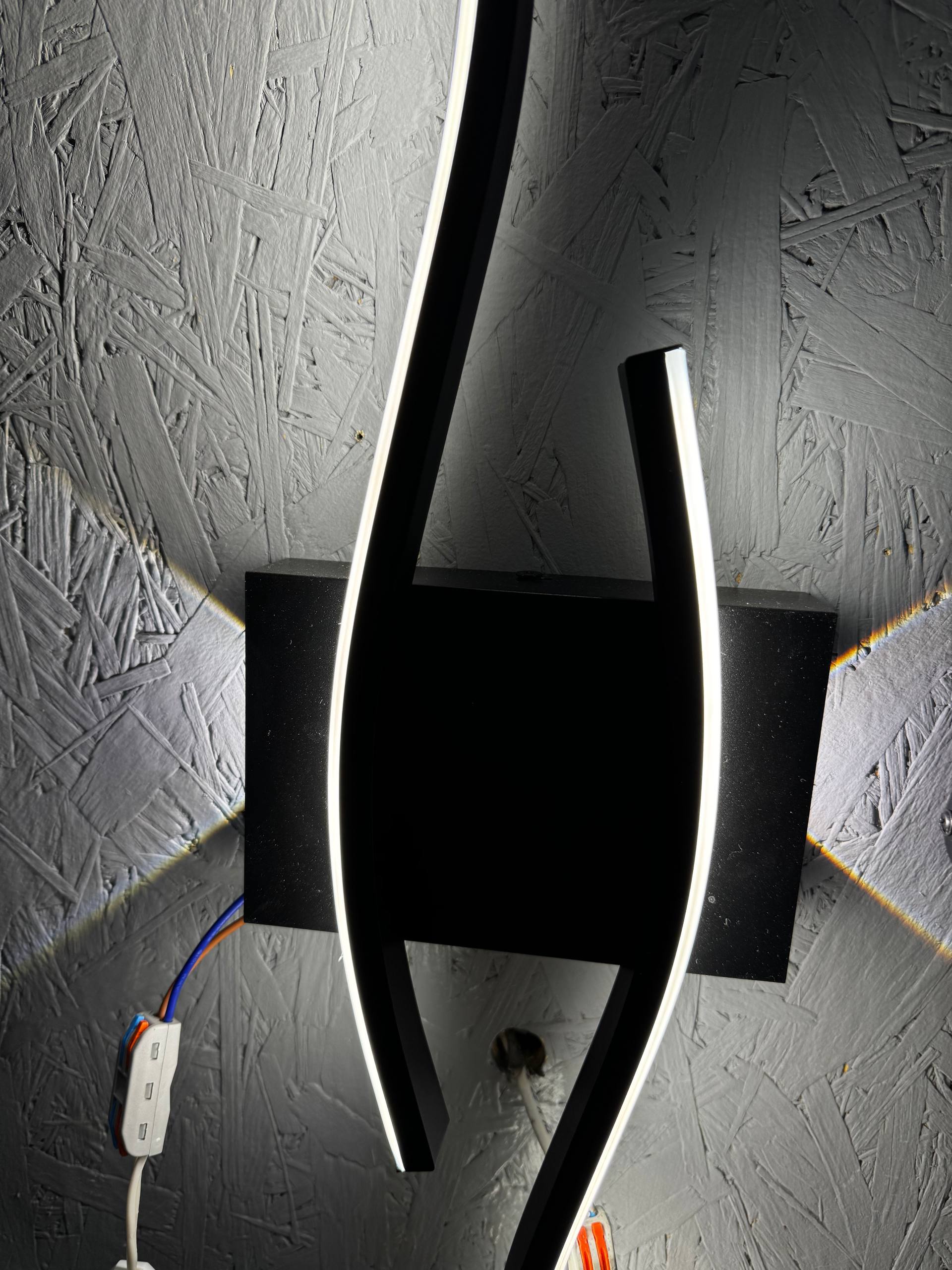 Елегантне бра з трьома LED-режимами, чорне, з акриловим розсіювачем - Зображення 4