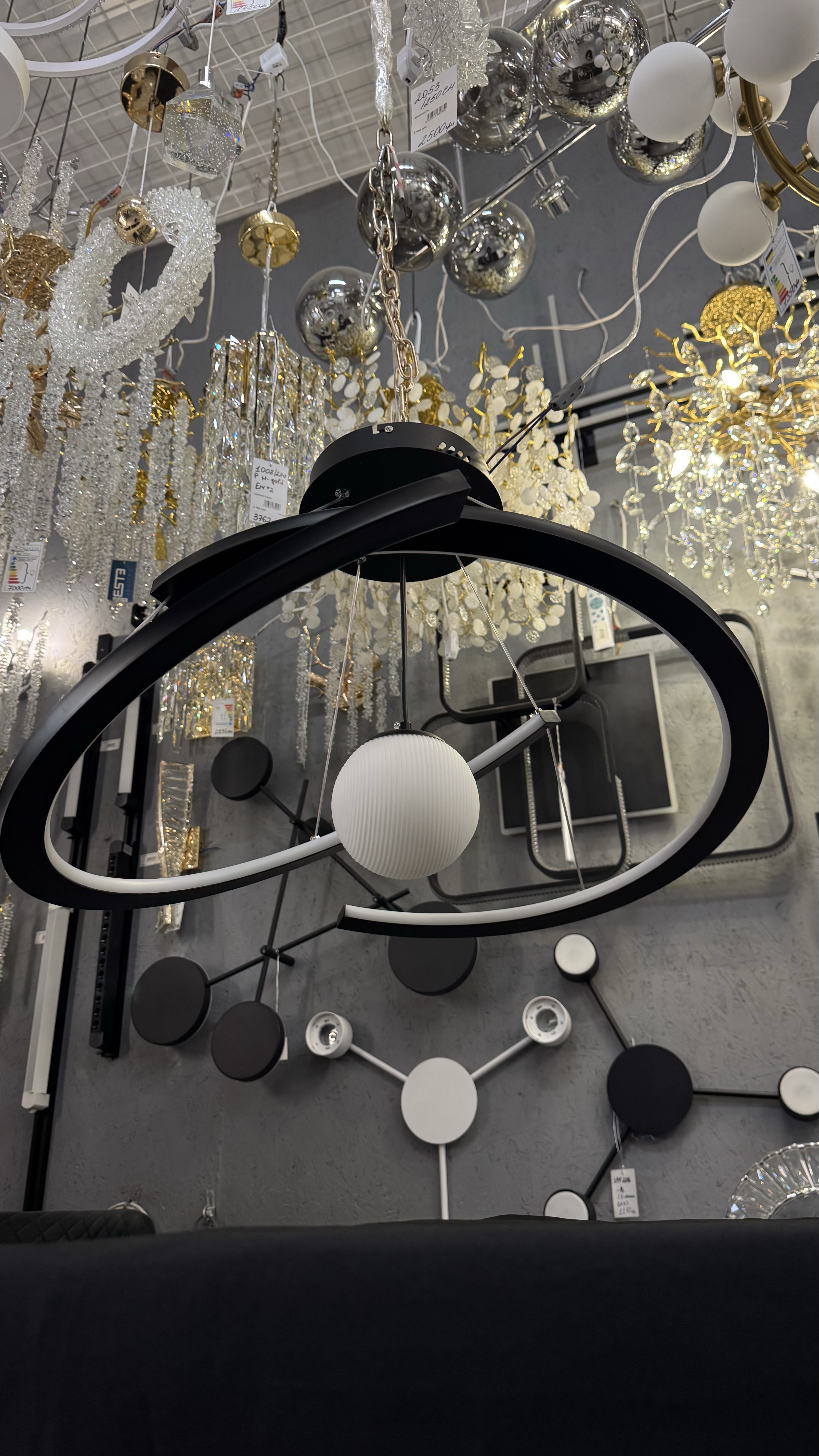 Підвісна LED-люстра на 63W з пультом та регулюванням висоти - Зображення 7