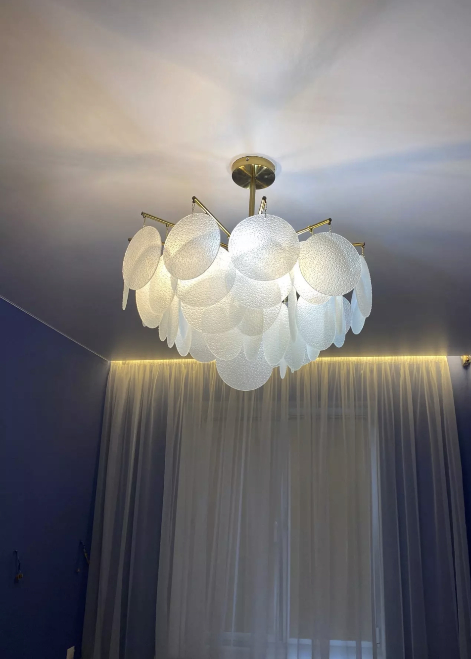 Люстра з латунною основою та матовим склом, 6 ламп E14 - Зображення 5