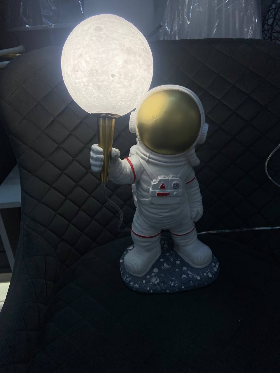 Настільна лампа "Космонавт" з місячним плафоном - Зображення 9