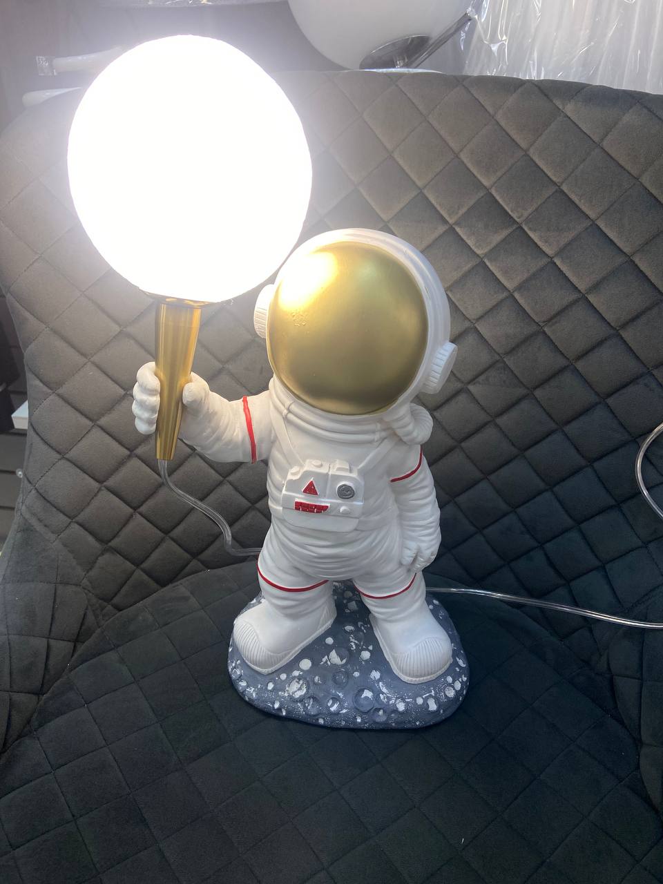 Настільна лампа "Космонавт" з місячним плафоном - Зображення 12