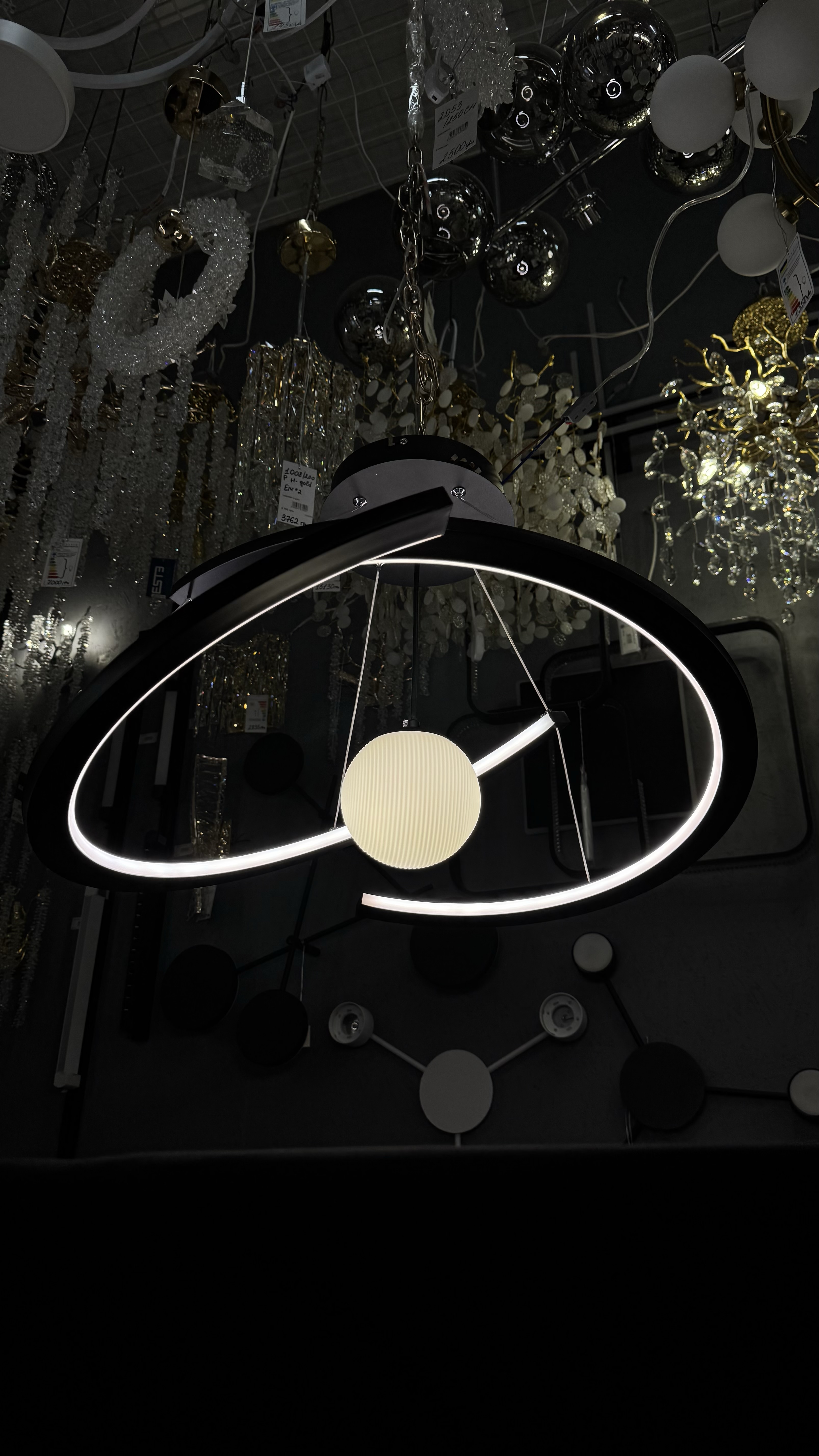 Підвісна LED-люстра на 63W з пультом та регулюванням висоти - Зображення 9