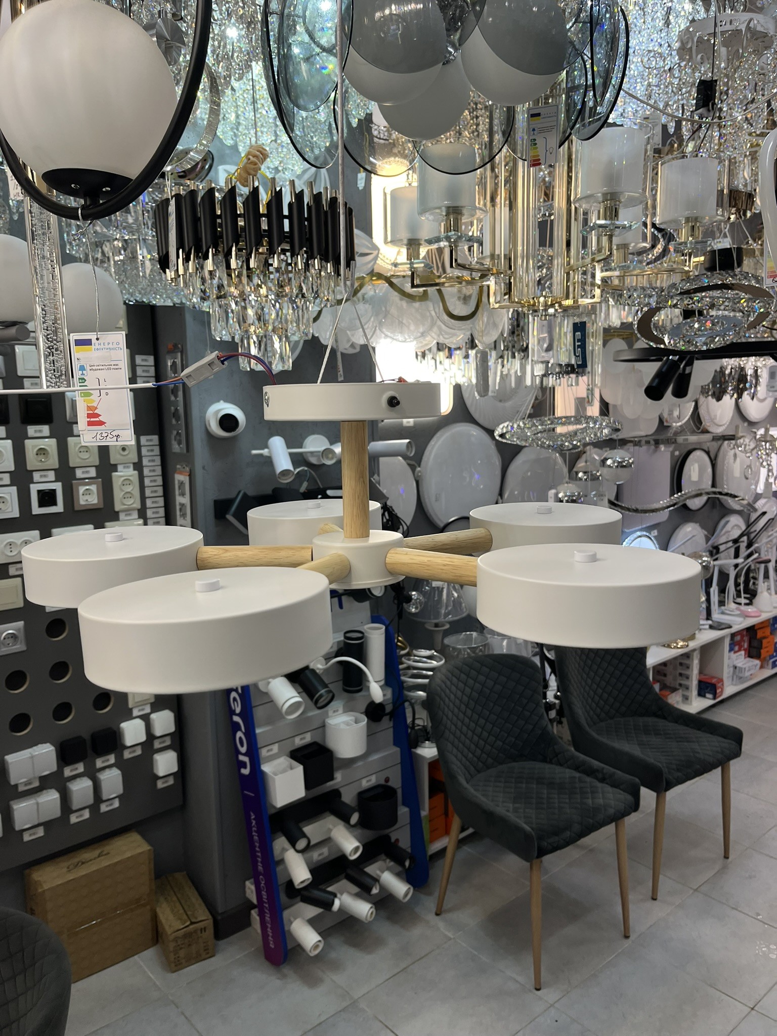 Потолочна люстра біла в кімнату 65W 3000K-6500K з пультом - Зображення 10