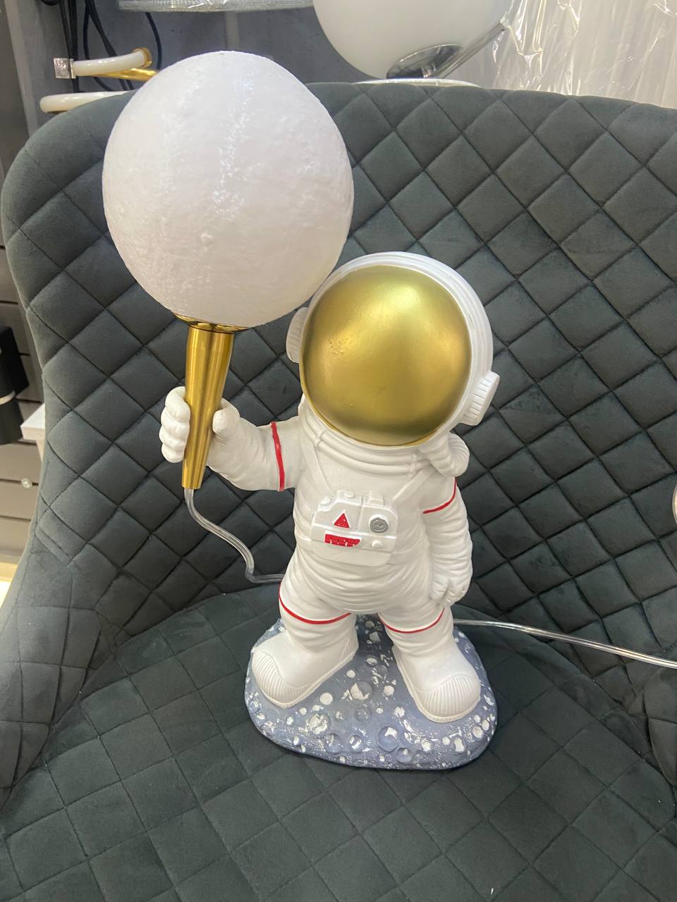 Настільна лампа "Космонавт" з місячним плафоном - Зображення 10