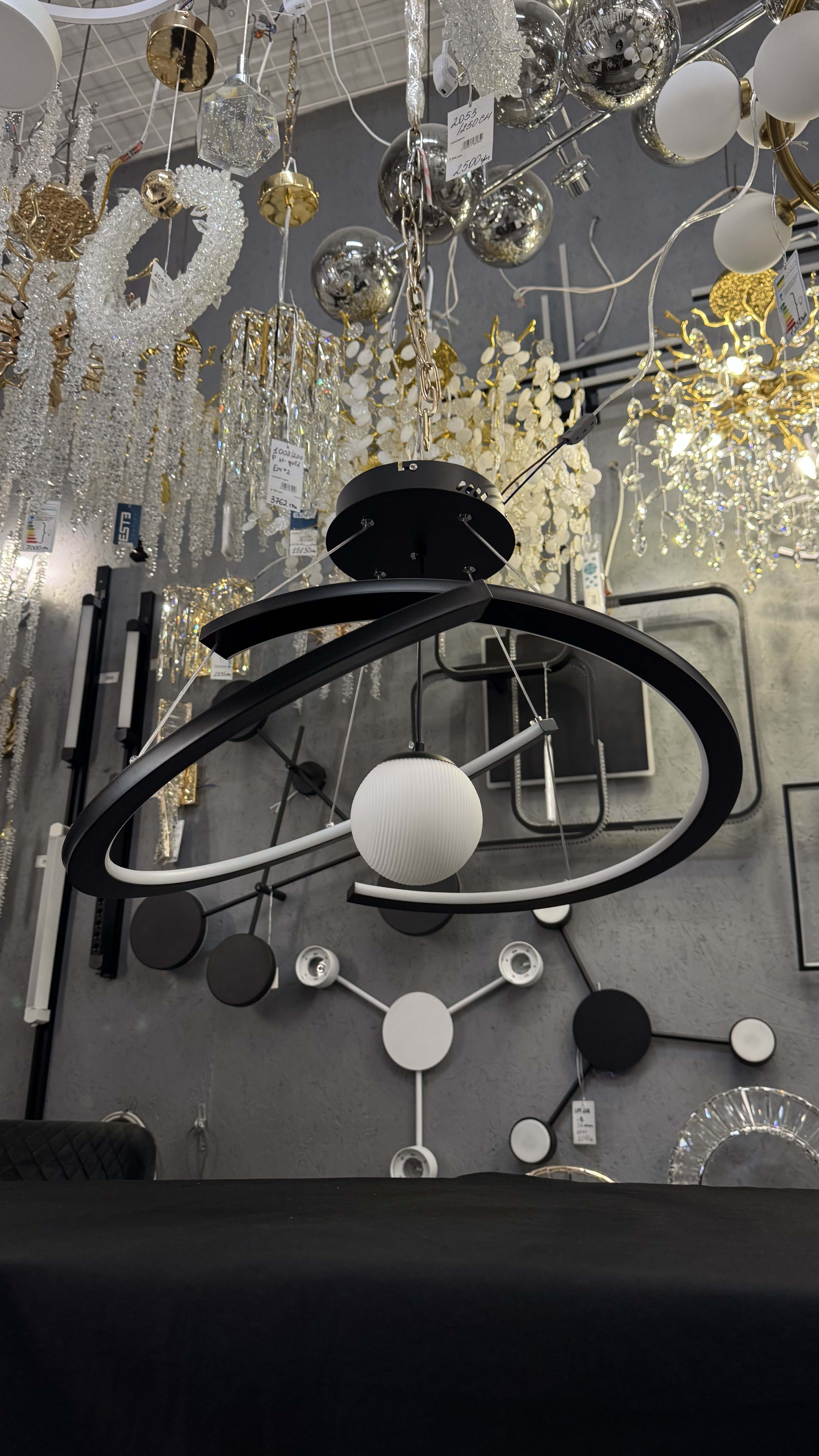 Підвісна LED-люстра на 63W з пультом та регулюванням висоти - Зображення 4