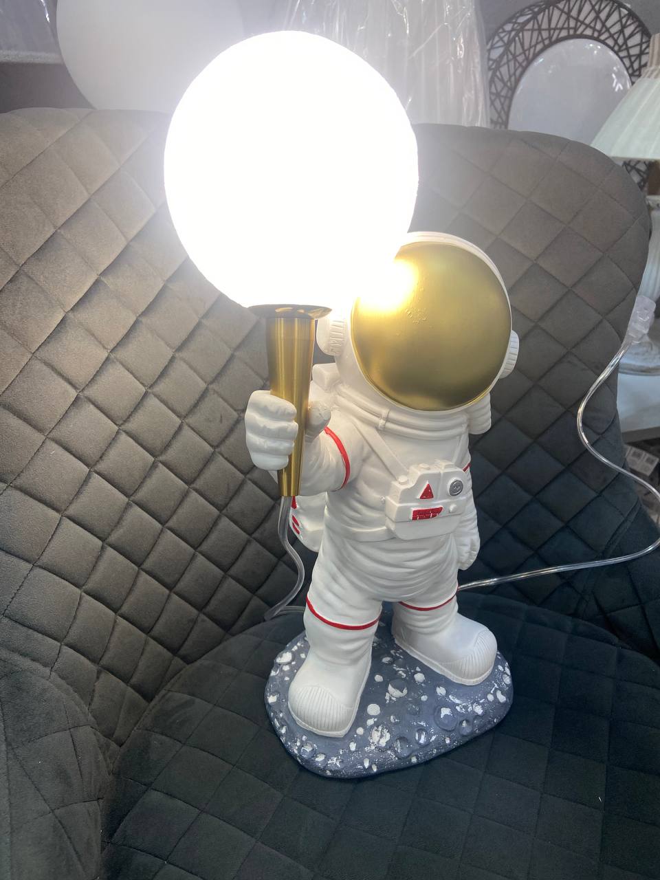 Настільна лампа "Космонавт" з місячним плафоном - Зображення 8