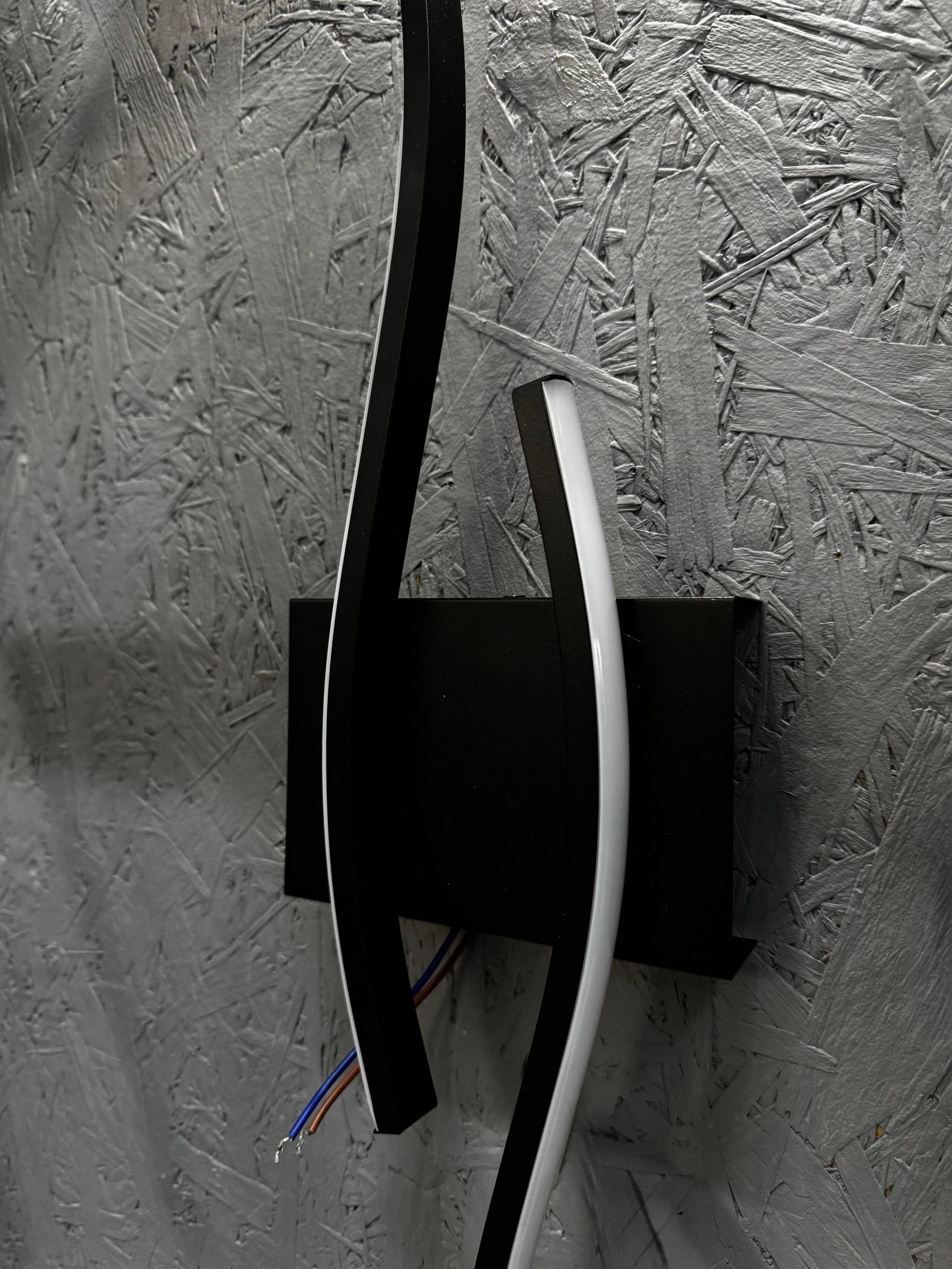 Елегантне бра з трьома LED-режимами, чорне, з акриловим розсіювачем - Зображення 12