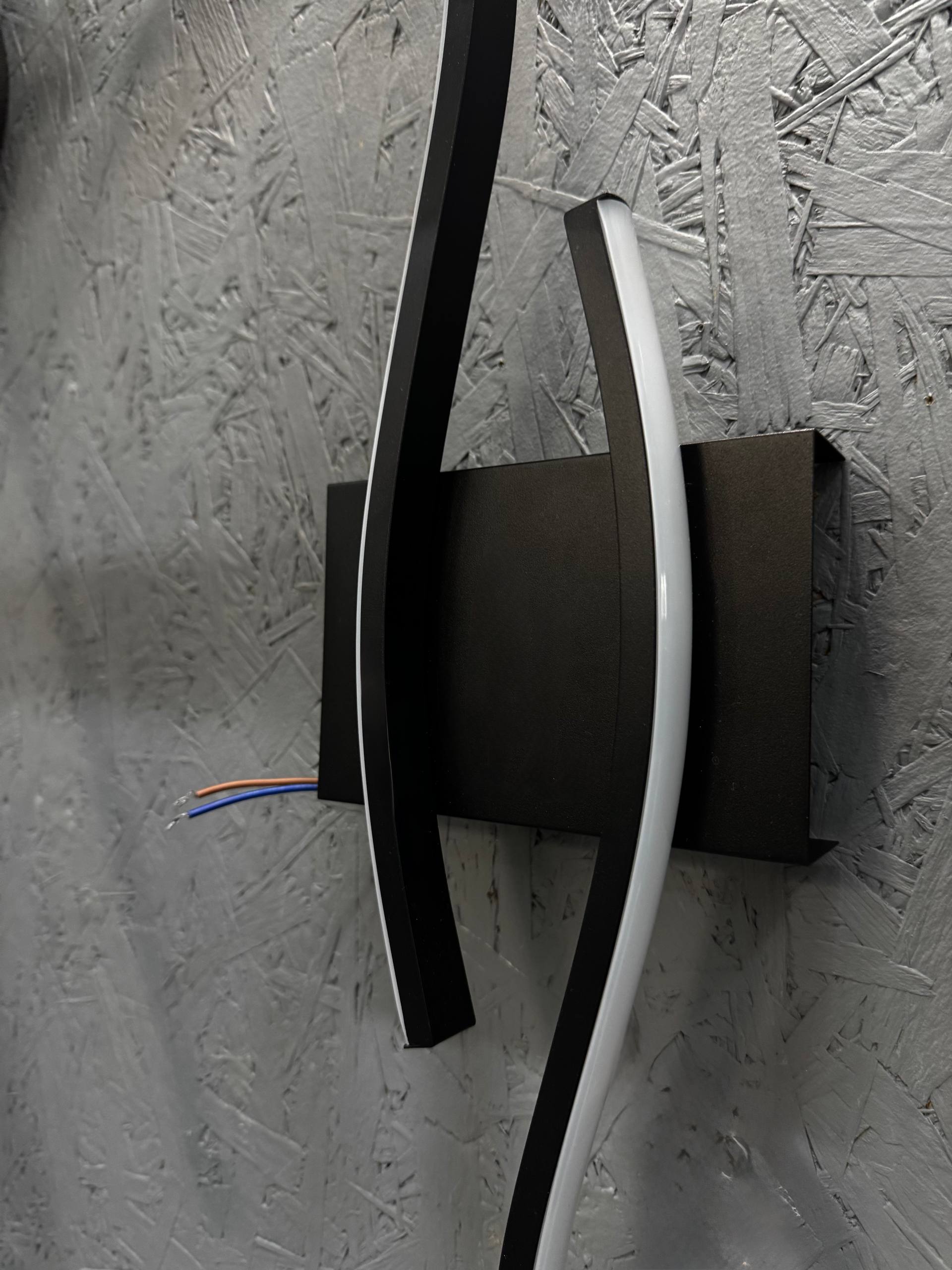 Елегантне бра з трьома LED-режимами, чорне, з акриловим розсіювачем - Зображення 11