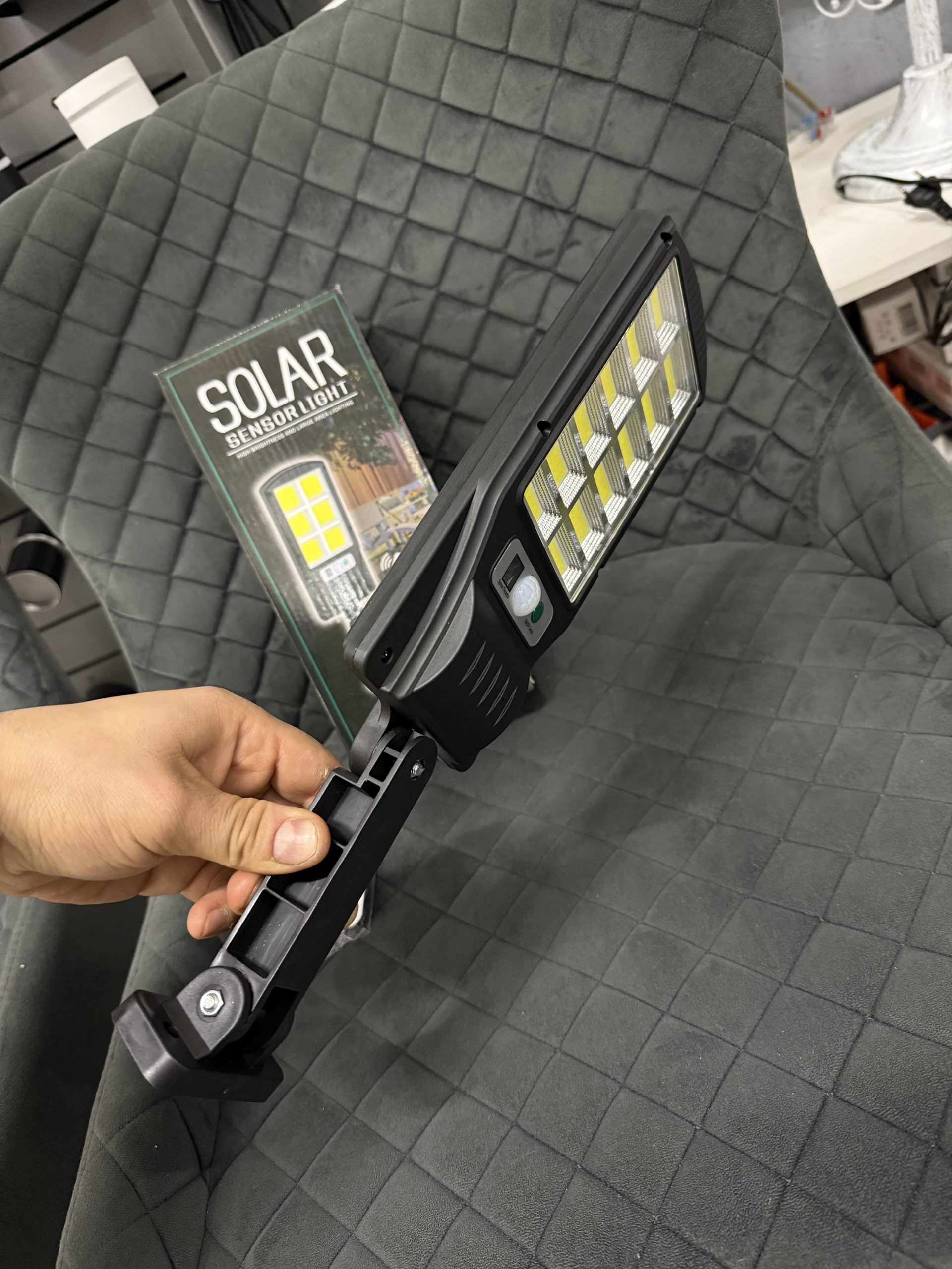 Прожектор на сонячній панелі з аккумулятором і датчиком руху - Зображення 7