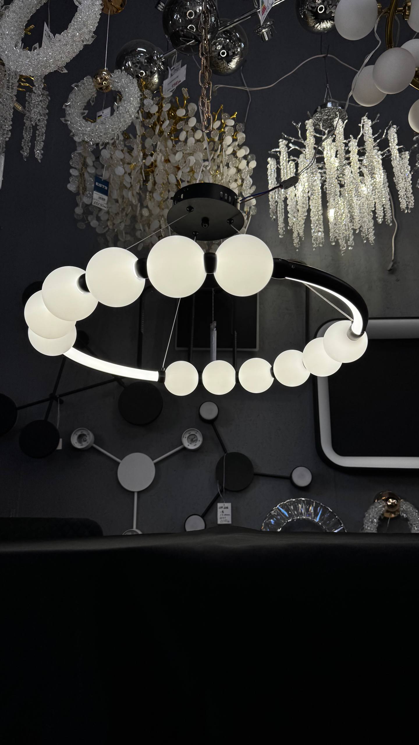 підвісна люстра з чорною основою та білими плафонами, LED 3 режими 42W - Зображення 7
