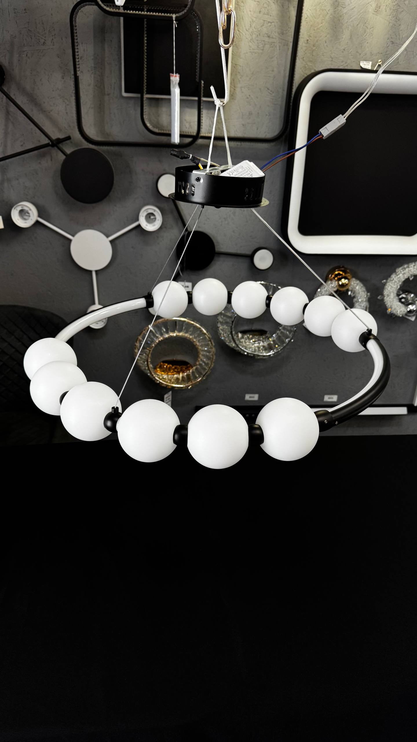 підвісна люстра з чорною основою та білими плафонами, LED 3 режими 42W - Зображення 8