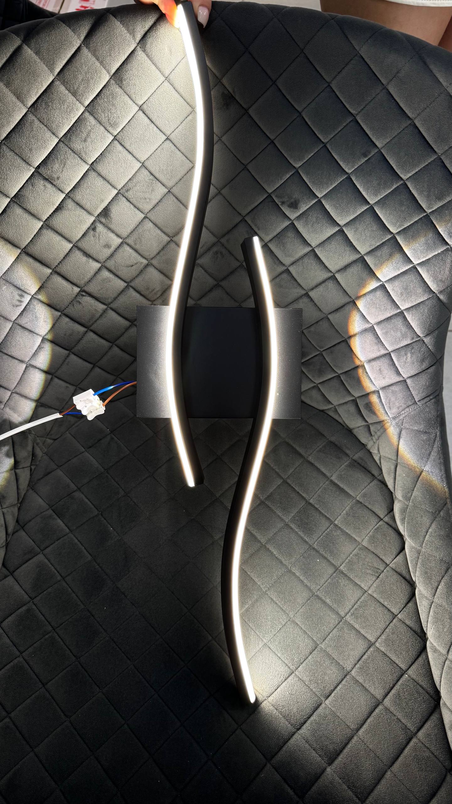 Елегантне бра з трьома LED-режимами, чорне, з акриловим розсіювачем - Зображення 13