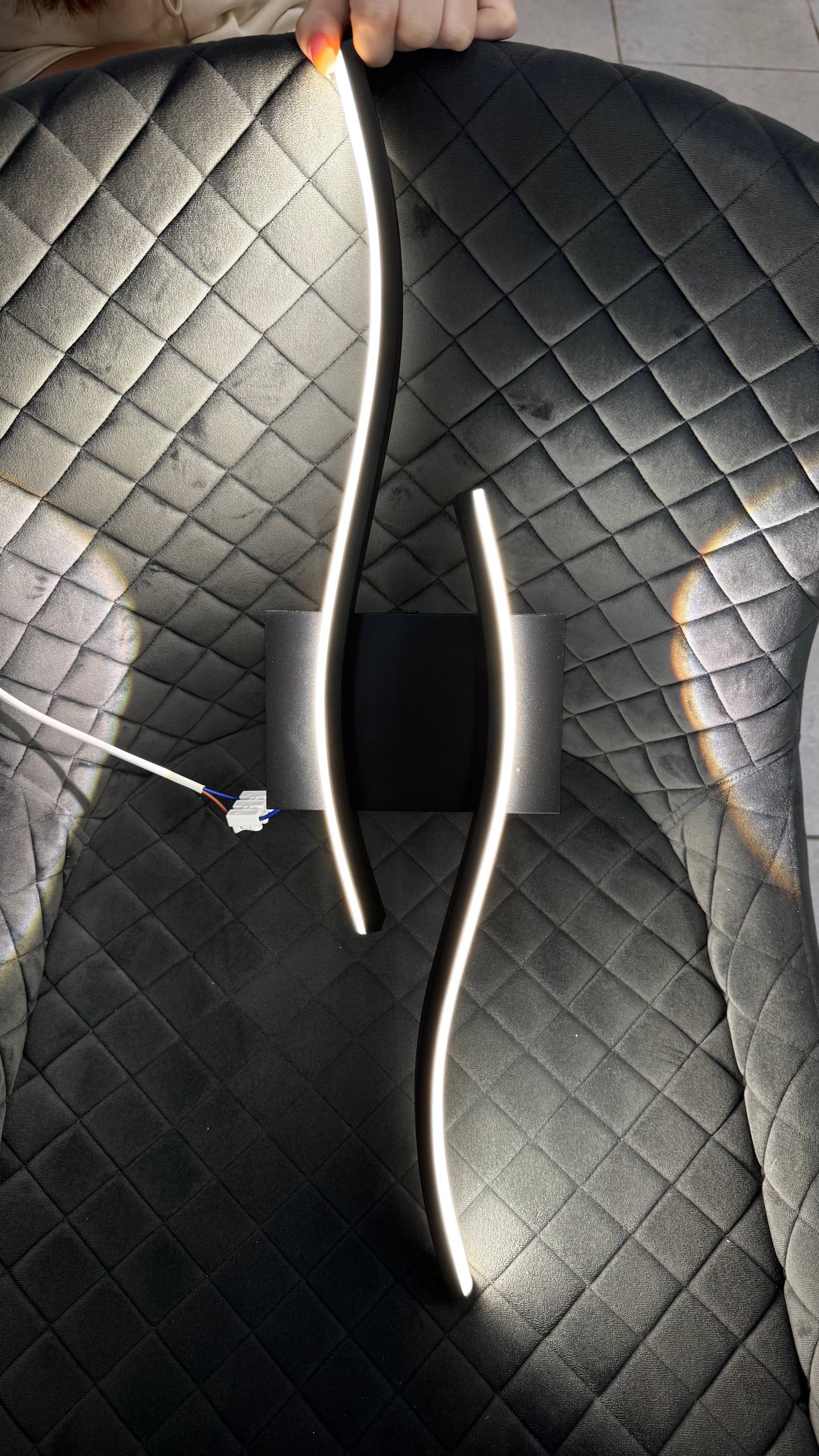 Елегантне бра з трьома LED-режимами, чорне, з акриловим розсіювачем - Зображення 15