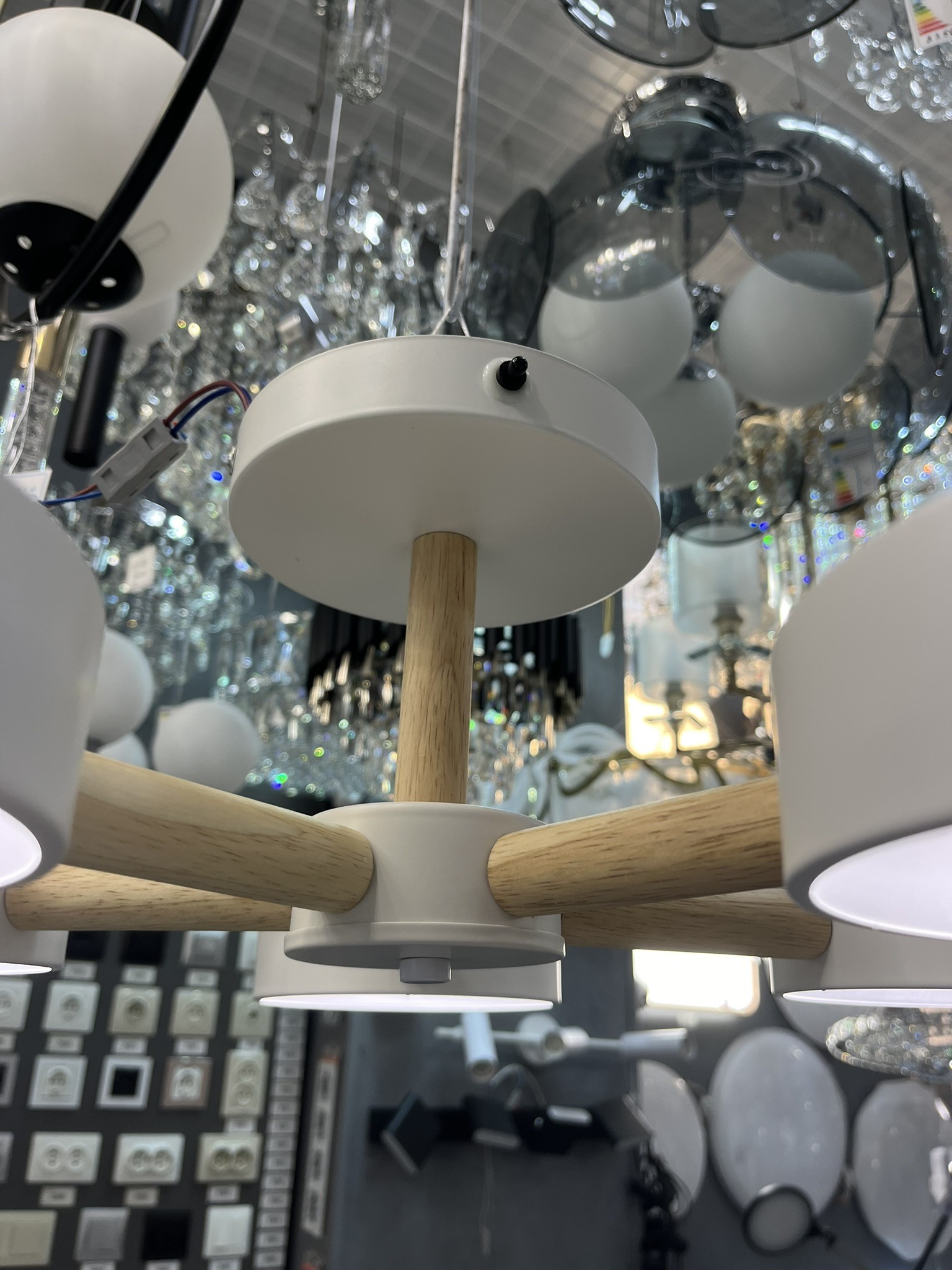 Потолочна люстра біла в кімнату 65W 3000K-6500K з пультом - Зображення 6