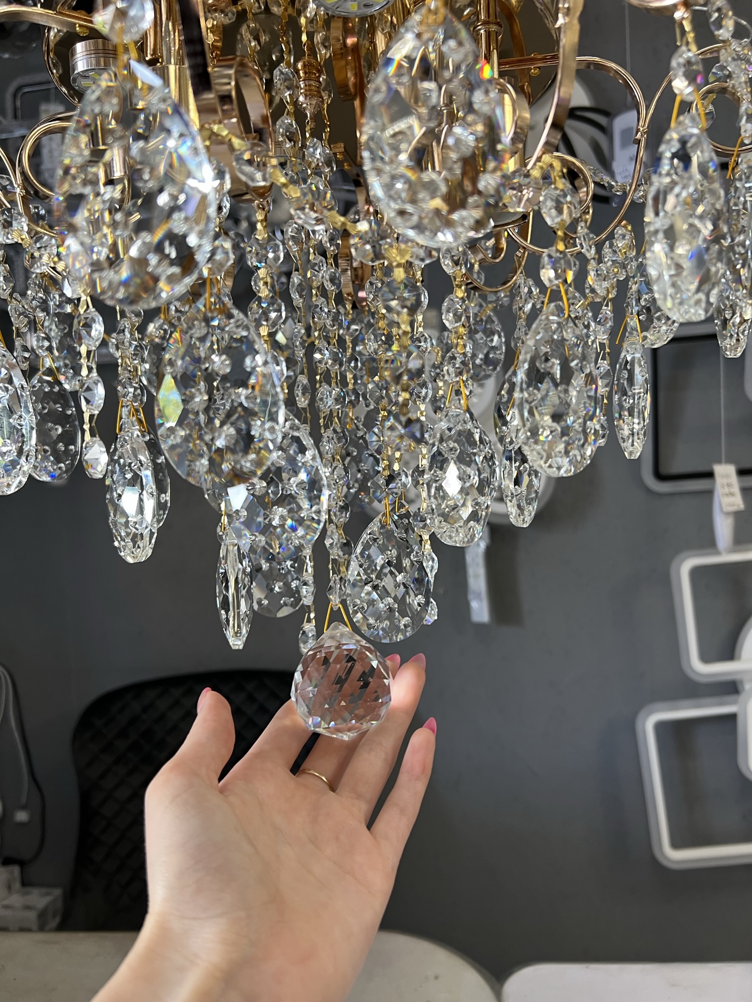 Класична кришталева люстра у кольорі золото на 4 лампи - Зображення 5