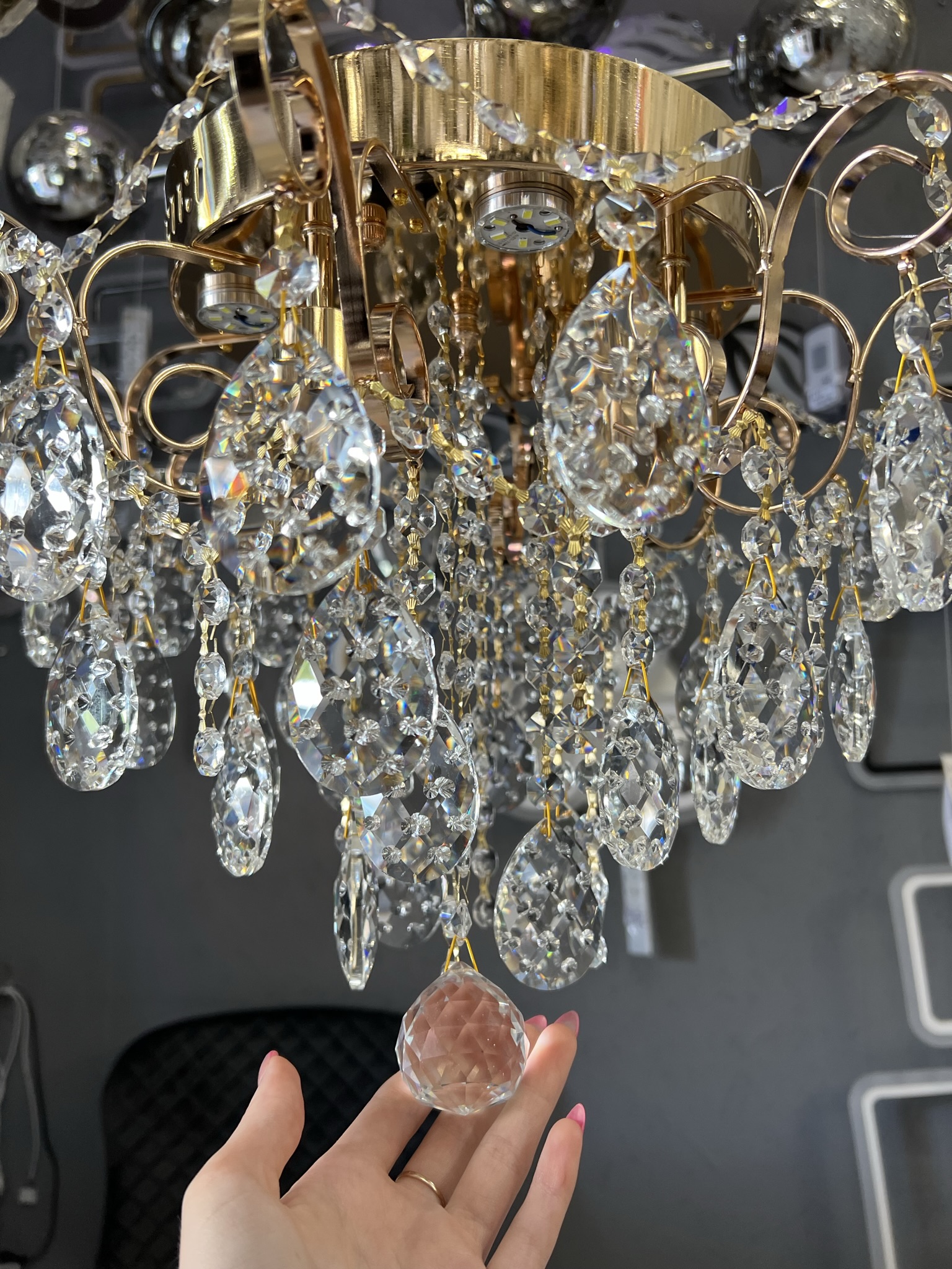 Класична кришталева люстра у кольорі золото на 4 лампи - Зображення 6