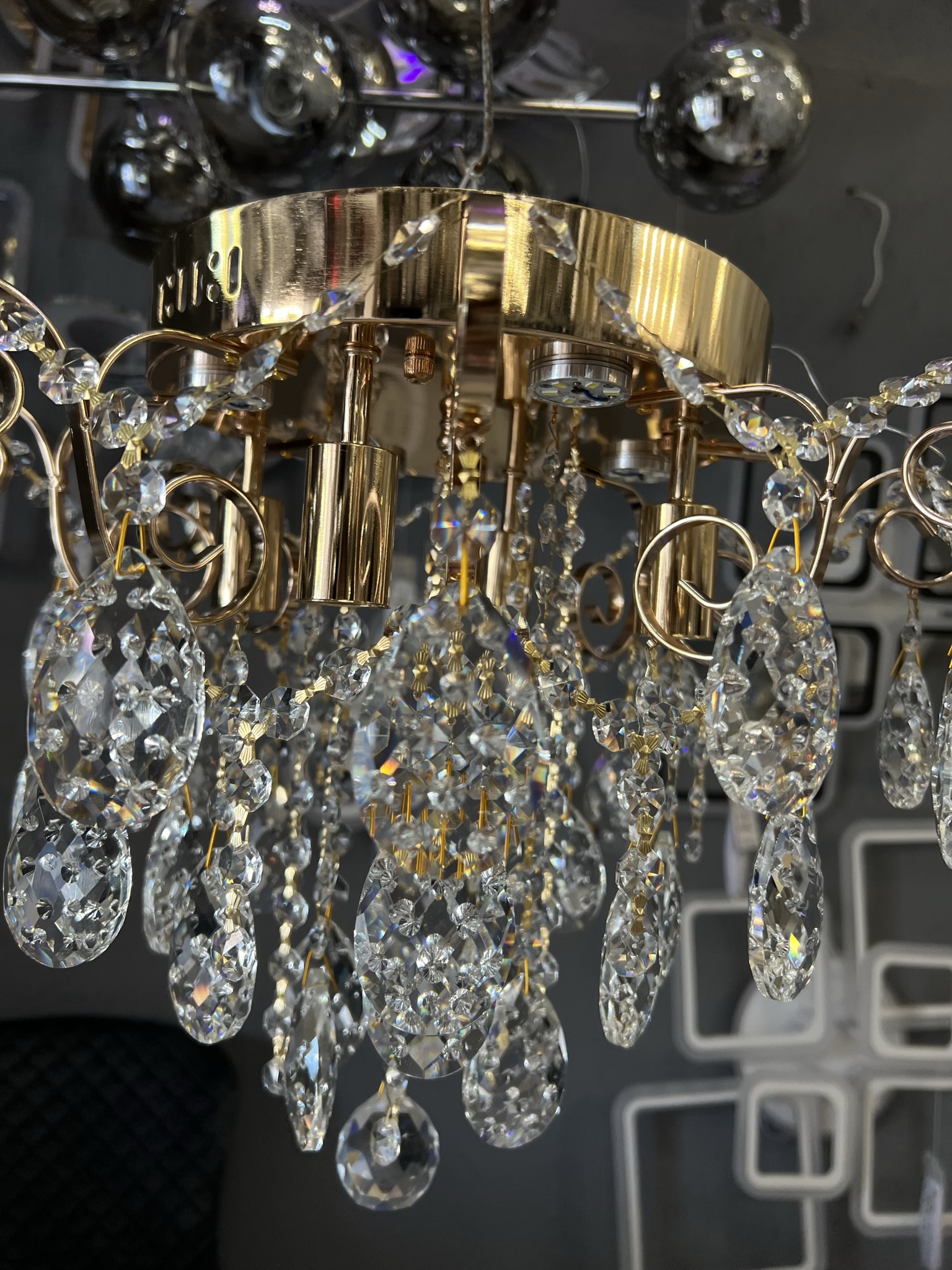 Класична кришталева люстра у кольорі золото на 4 лампи - Зображення 8