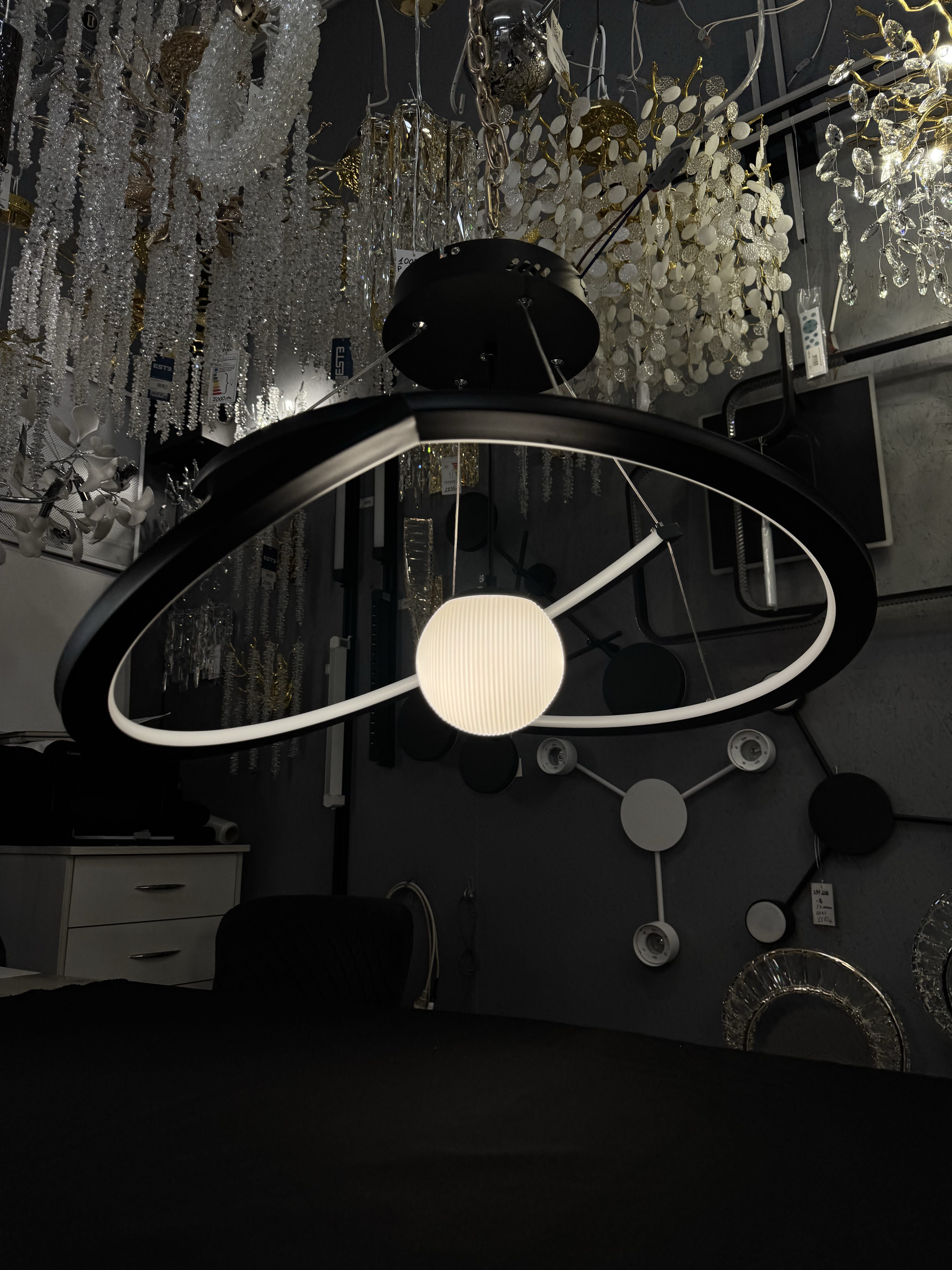 Підвісна LED-люстра на 63W з пультом та регулюванням висоти - Зображення 2