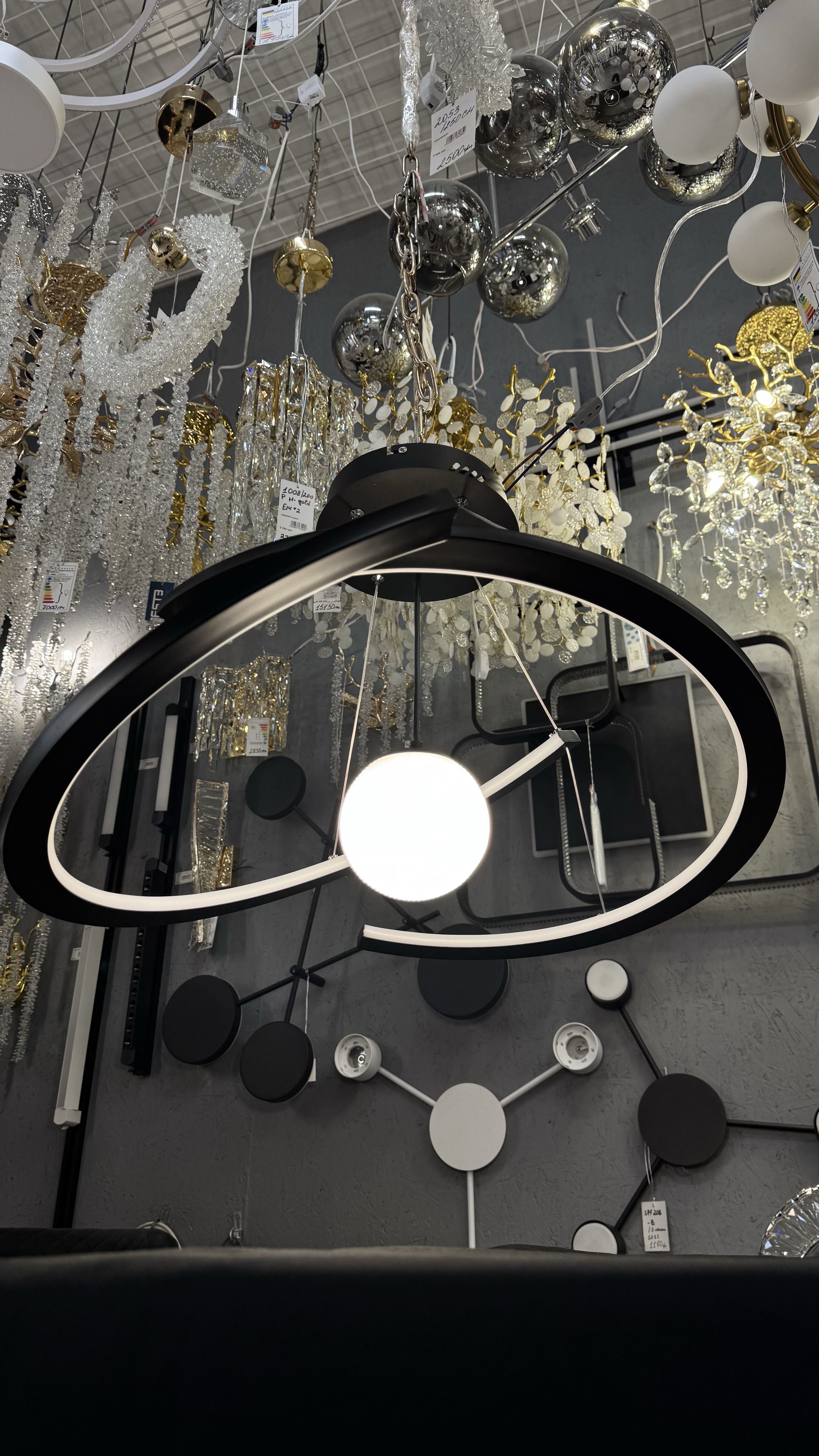 Підвісна LED-люстра на 63W з пультом та регулюванням висоти - Зображення 3