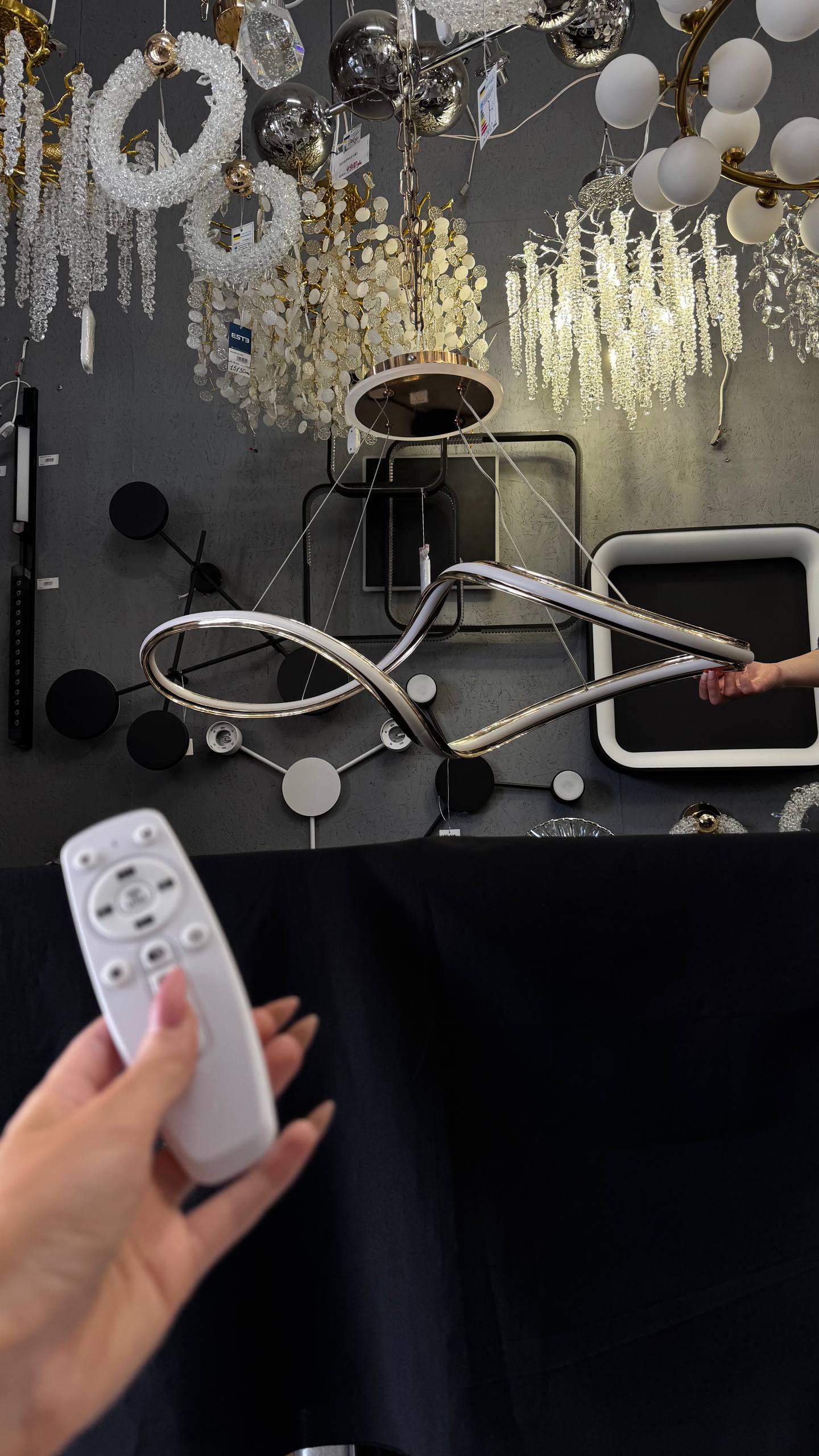 Підвісна LED люстра золото