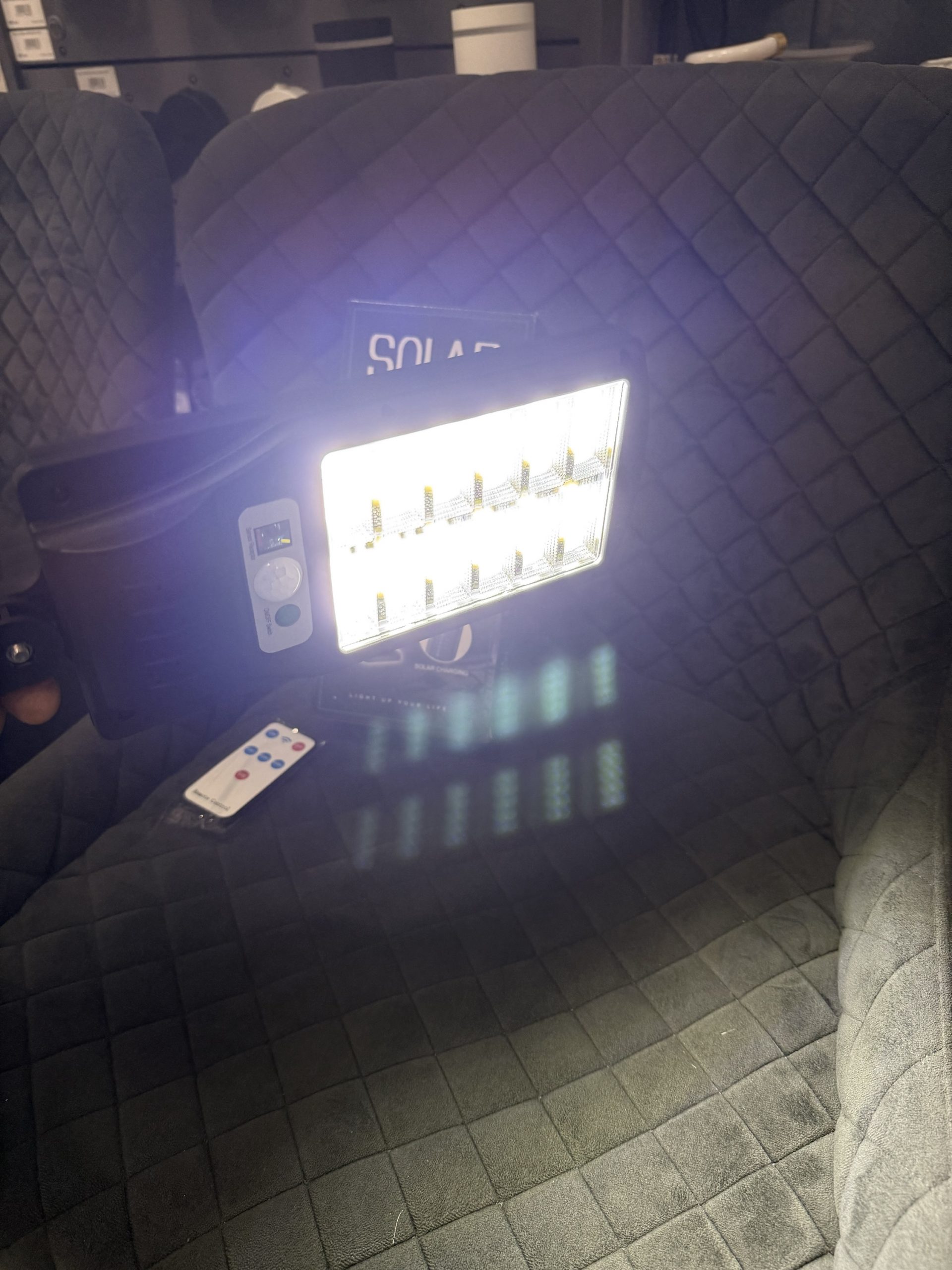 Прожектор на сонячній панелі з аккумулятором і датчиком руху - Зображення 5