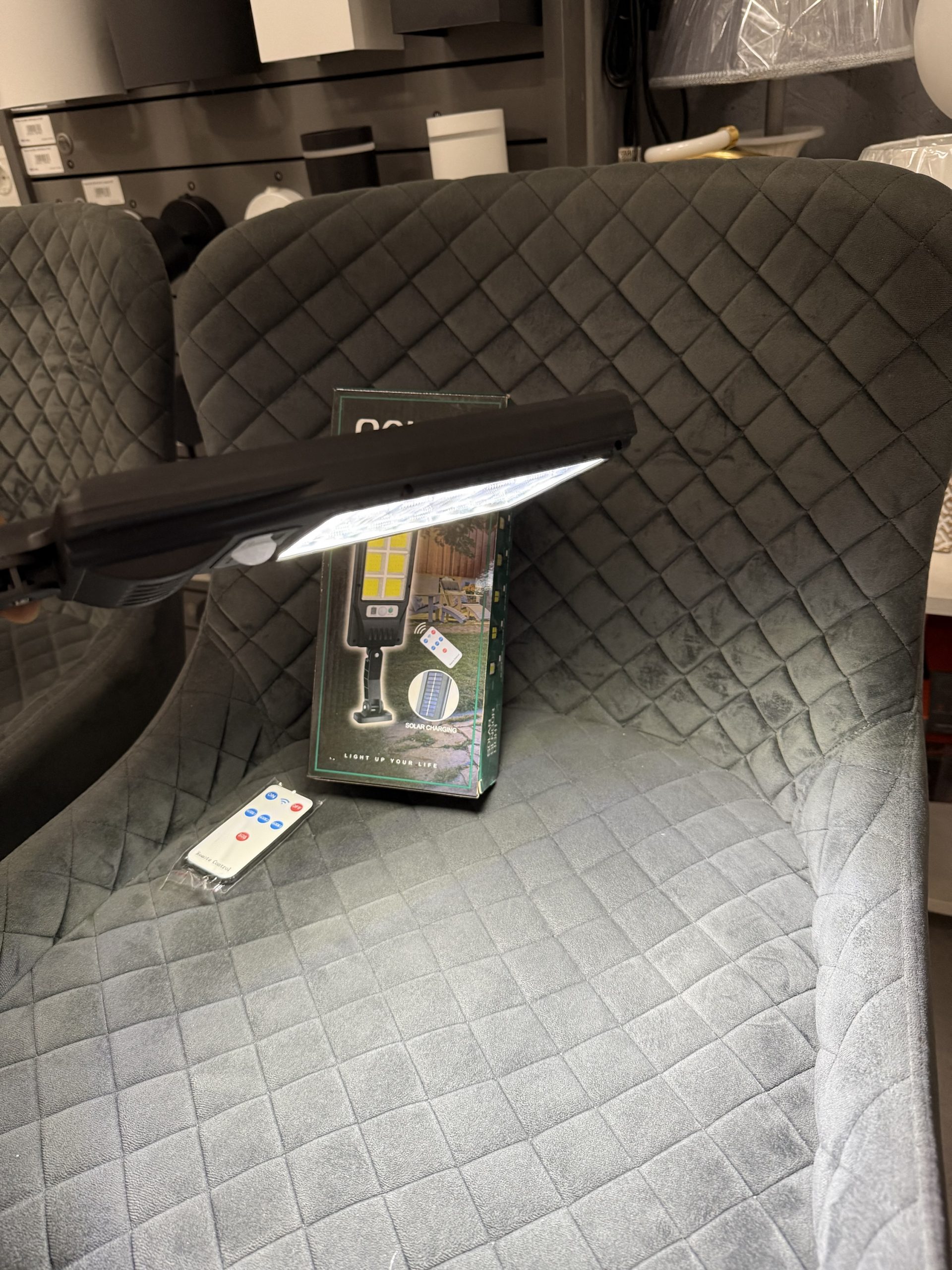 Прожектор на сонячній панелі з аккумулятором і датчиком руху - Зображення 2